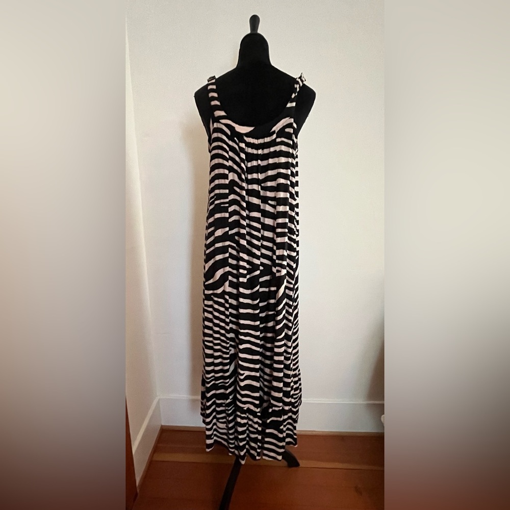 H&M animal print long dress - women’s size 4 - very generous fit fits up to a 14